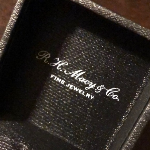 Diamond Kiss Not Earrings in Silver New in Box - Picture 4 of 5